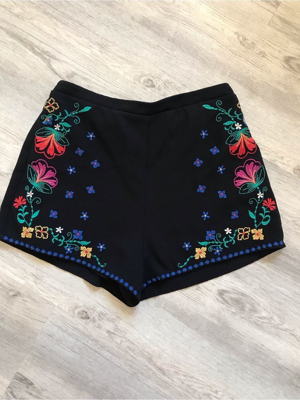 Xhilaration Shorts Womens Sz Med Black W/ Colorful Floral Embroidered